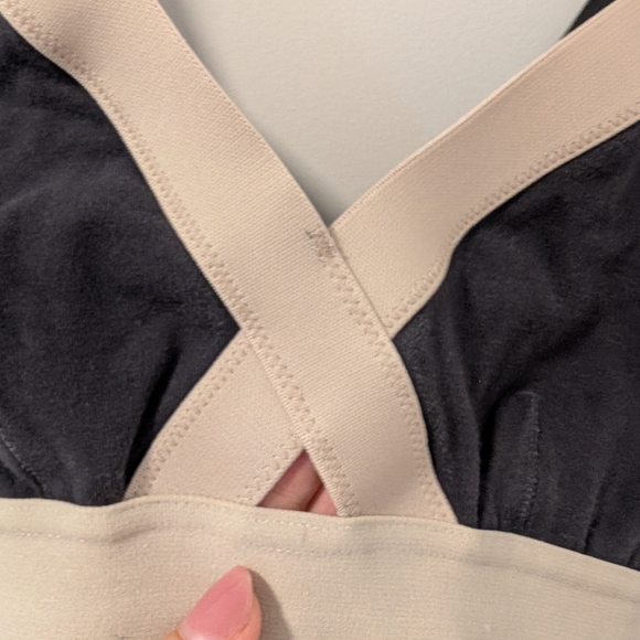 Aritzia/Community Rasa Sport Bra Sz L - Picture 4 of 7